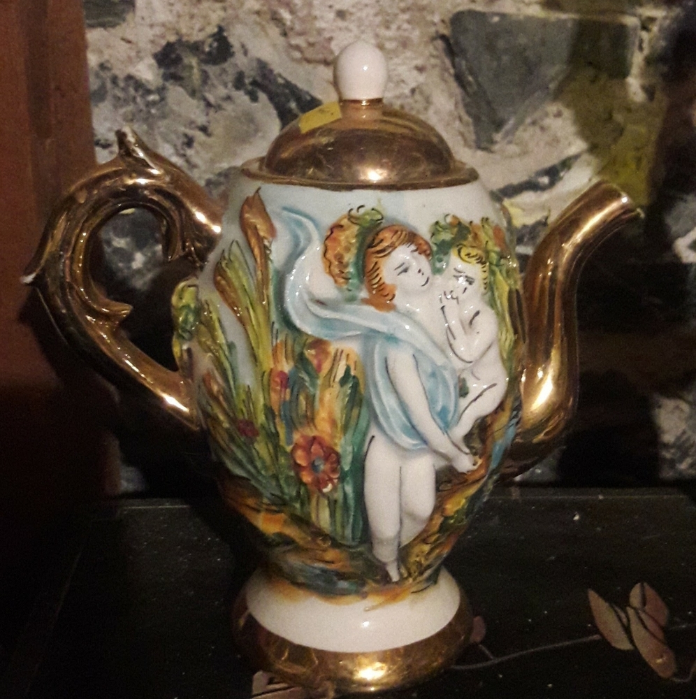 Vintage teapot with 14 karat gold leaf plate
